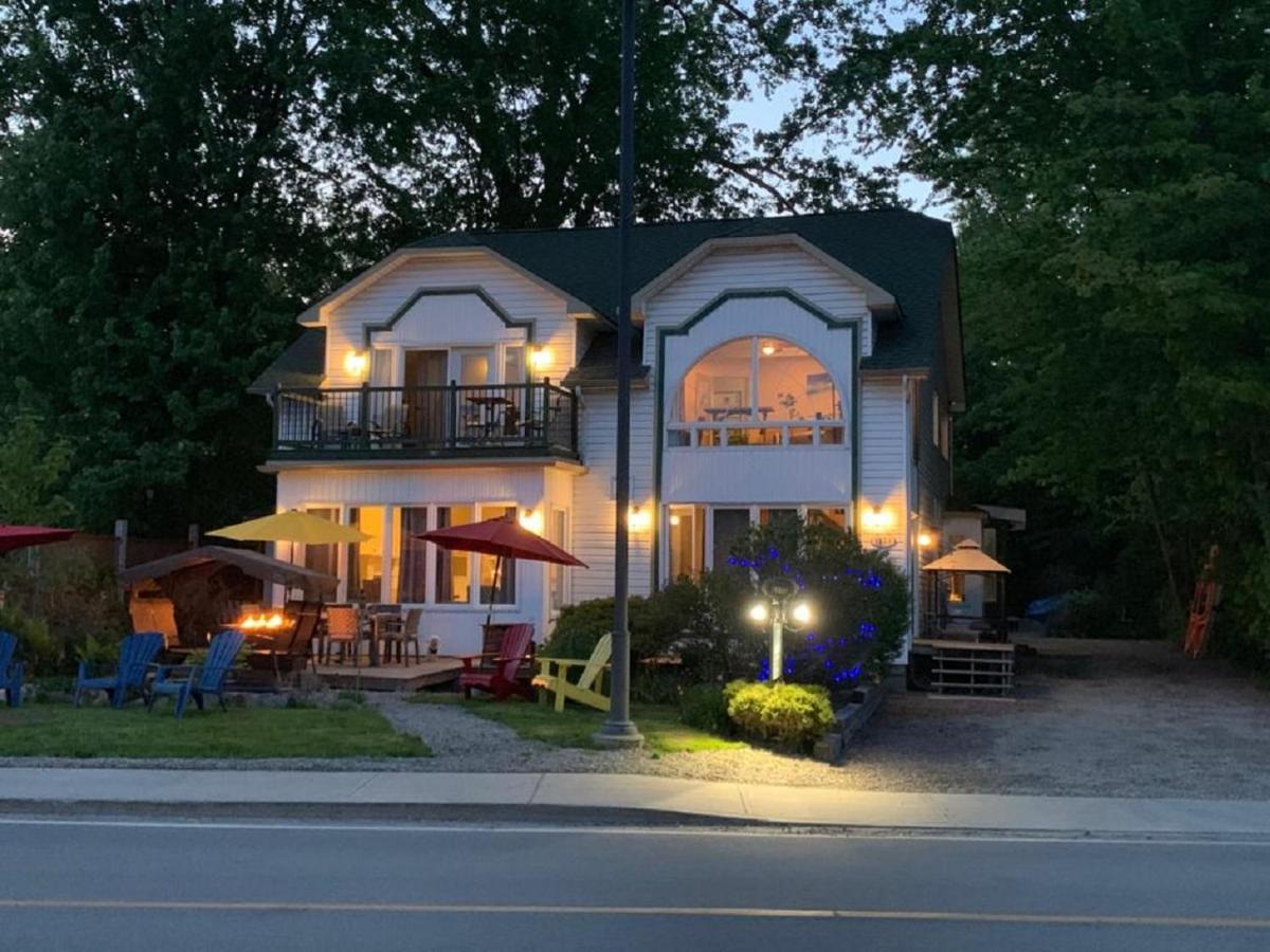 Kokomo Inn Bed And Breakfast Ottawa-Gatineau'S Only Tropical Riverfront B&B On The National Capital Cycling Pathway Route Verte #1 - For Adults Only - Chambre D'Hotes Tropical Aux Berges Des Outaouais Bnb #17542O المظهر الخارجي الصورة