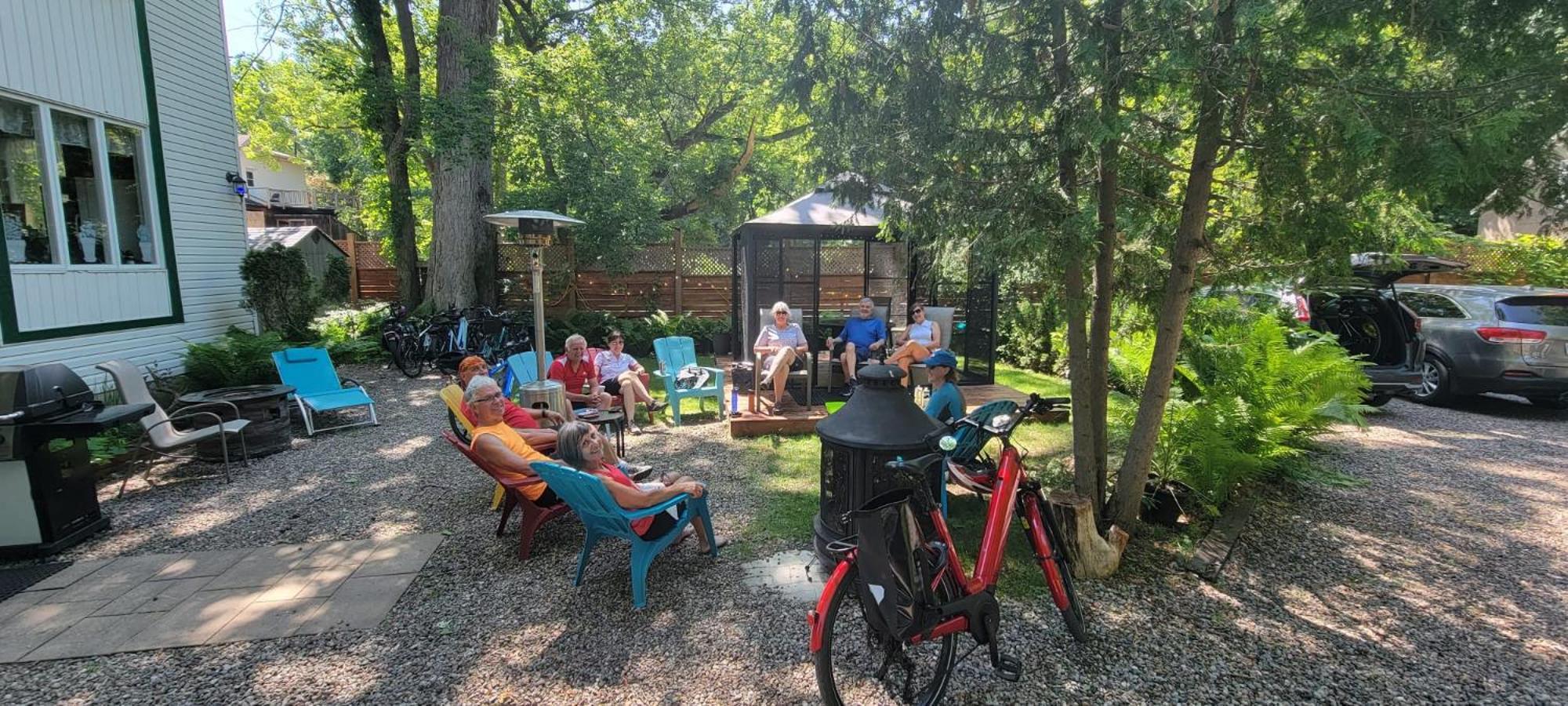 Kokomo Inn Bed And Breakfast Ottawa-Gatineau'S Only Tropical Riverfront B&B On The National Capital Cycling Pathway Route Verte #1 - For Adults Only - Chambre D'Hotes Tropical Aux Berges Des Outaouais Bnb #17542O المظهر الخارجي الصورة