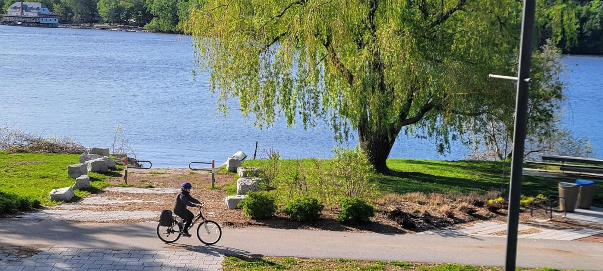 Kokomo Inn Bed And Breakfast Ottawa-Gatineau'S Only Tropical Riverfront B&B On The National Capital Cycling Pathway Route Verte #1 - For Adults Only - Chambre D'Hotes Tropical Aux Berges Des Outaouais Bnb #17542O المظهر الخارجي الصورة