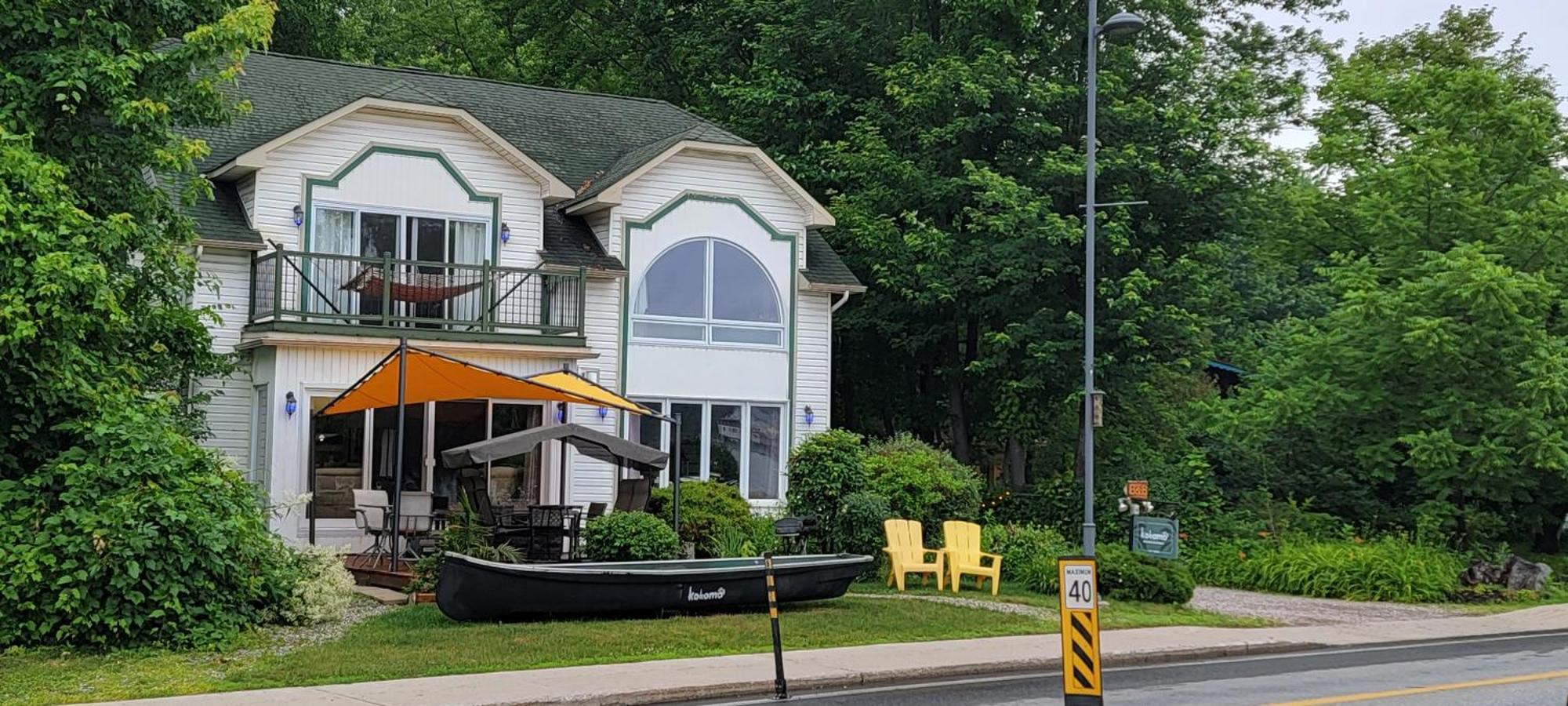 Kokomo Inn Bed And Breakfast Ottawa-Gatineau'S Only Tropical Riverfront B&B On The National Capital Cycling Pathway Route Verte #1 - For Adults Only - Chambre D'Hotes Tropical Aux Berges Des Outaouais Bnb #17542O المظهر الخارجي الصورة