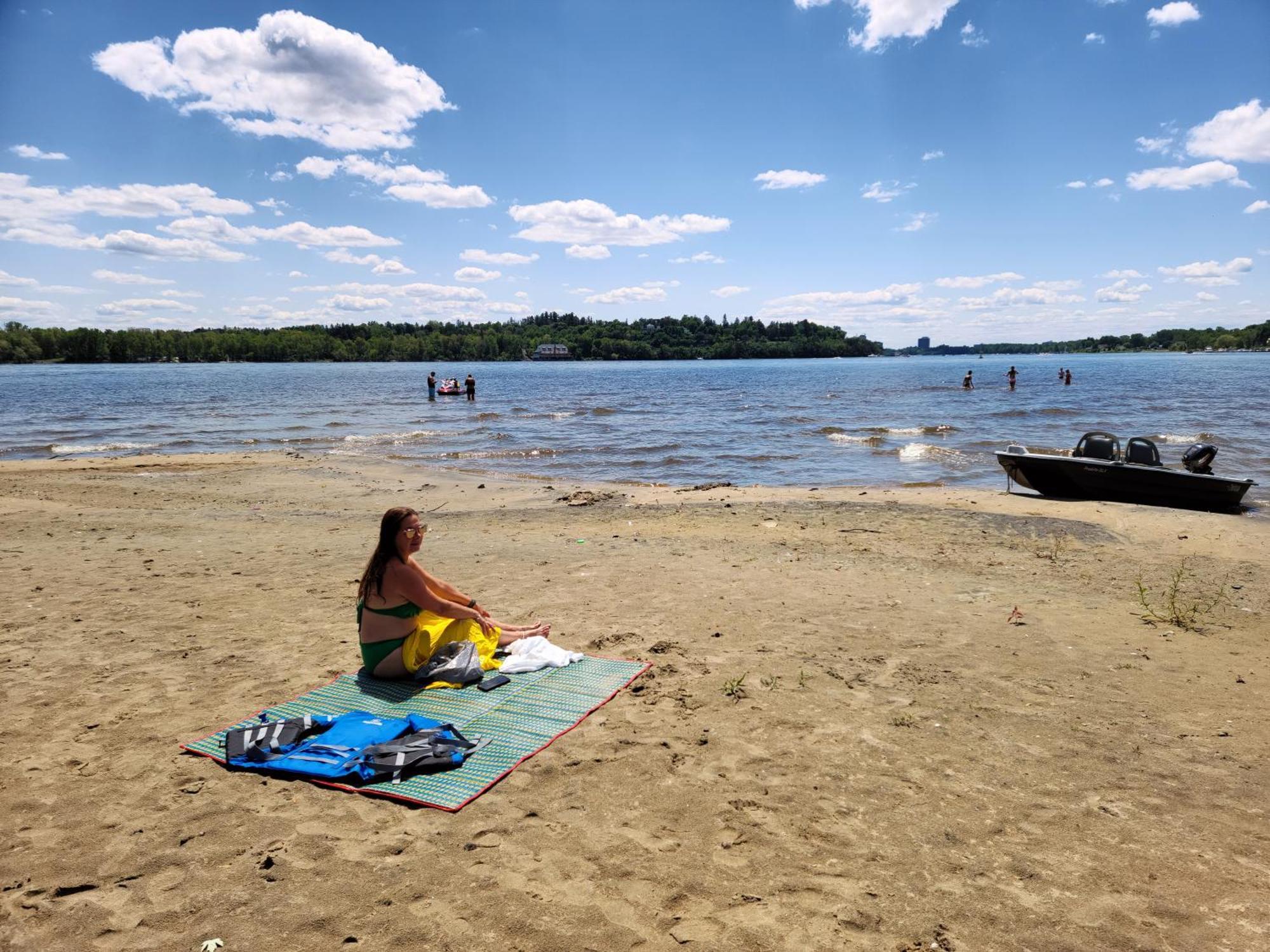 Kokomo Inn Bed And Breakfast Ottawa-Gatineau'S Only Tropical Riverfront B&B On The National Capital Cycling Pathway Route Verte #1 - For Adults Only - Chambre D'Hotes Tropical Aux Berges Des Outaouais Bnb #17542O المظهر الخارجي الصورة