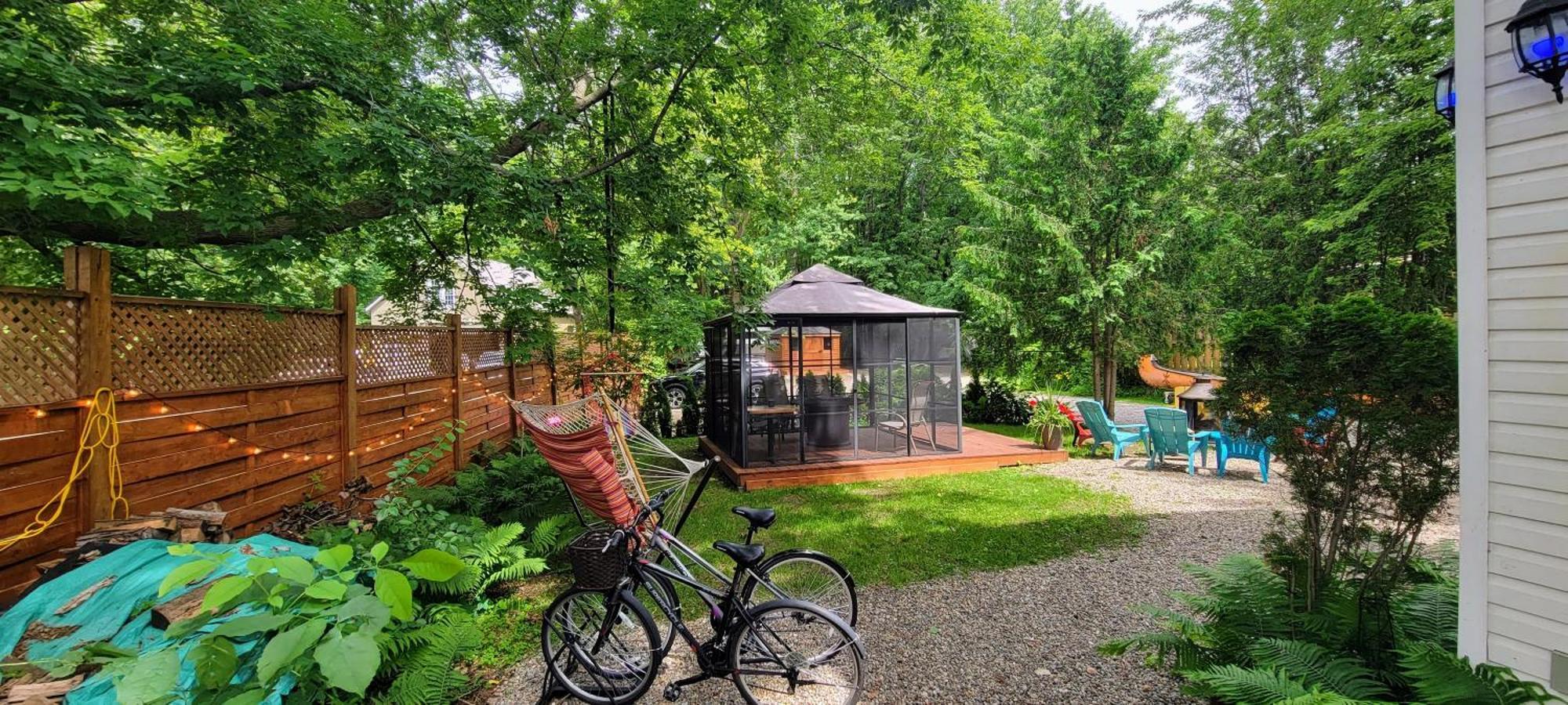 Kokomo Inn Bed And Breakfast Ottawa-Gatineau'S Only Tropical Riverfront B&B On The National Capital Cycling Pathway Route Verte #1 - For Adults Only - Chambre D'Hotes Tropical Aux Berges Des Outaouais Bnb #17542O المظهر الخارجي الصورة