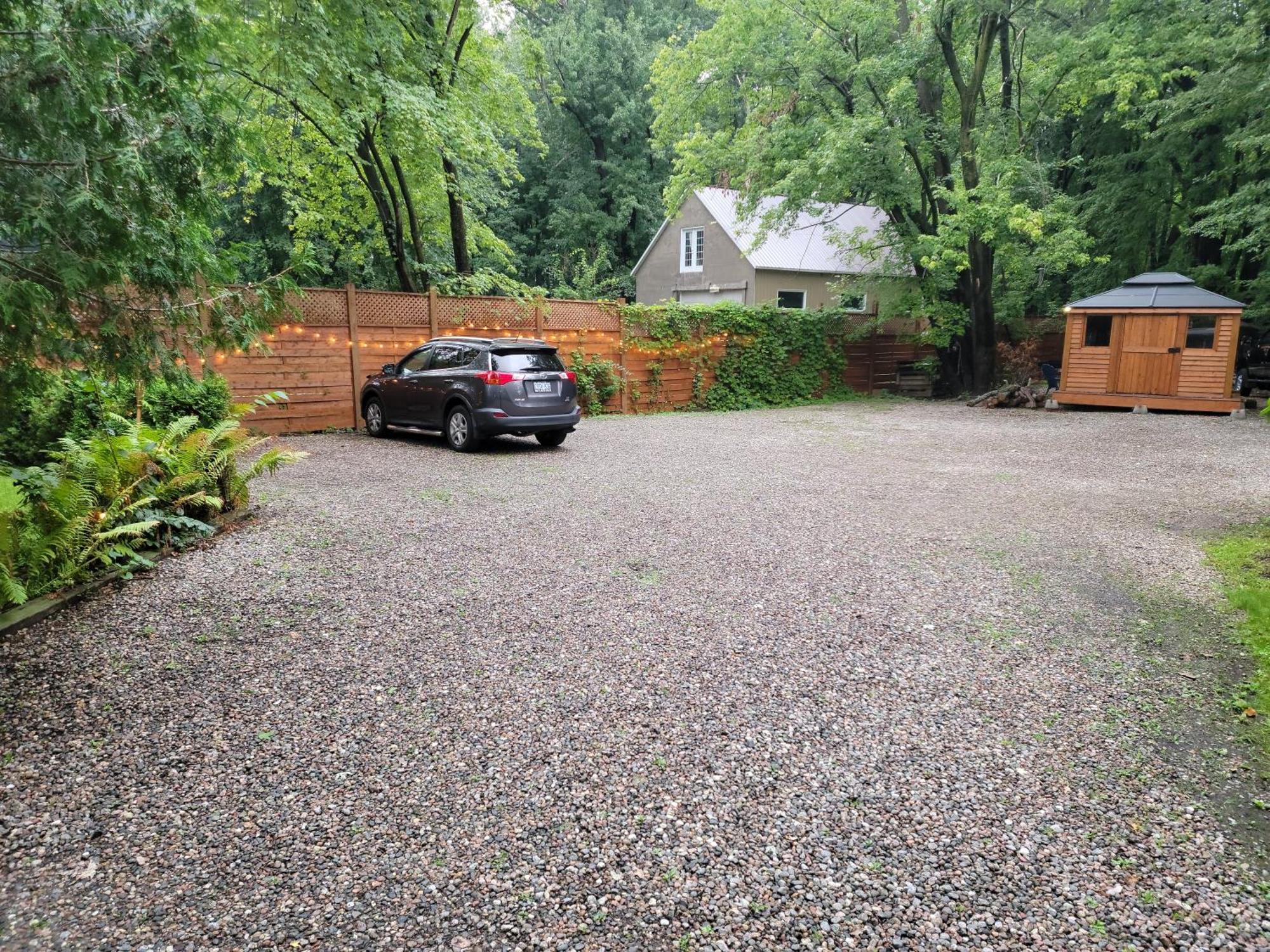 Kokomo Inn Bed And Breakfast Ottawa-Gatineau'S Only Tropical Riverfront B&B On The National Capital Cycling Pathway Route Verte #1 - For Adults Only - Chambre D'Hotes Tropical Aux Berges Des Outaouais Bnb #17542O المظهر الخارجي الصورة