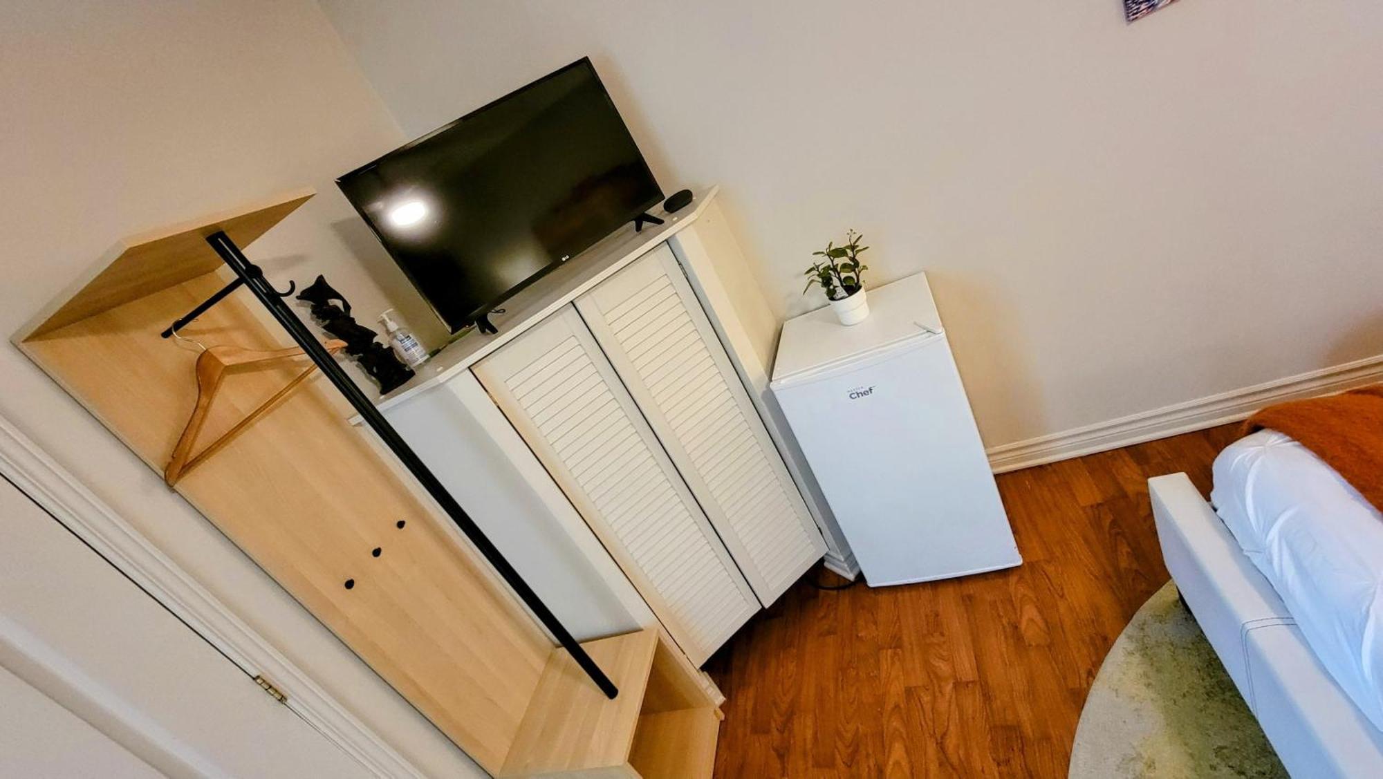 Kokomo Inn Bed And Breakfast Ottawa-Gatineau'S Only Tropical Riverfront B&B On The National Capital Cycling Pathway Route Verte #1 - For Adults Only - Chambre D'Hotes Tropical Aux Berges Des Outaouais Bnb #17542O الغرفة الصورة
