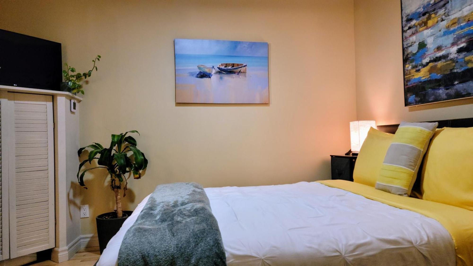 Kokomo Inn Bed And Breakfast Ottawa-Gatineau'S Only Tropical Riverfront B&B On The National Capital Cycling Pathway Route Verte #1 - For Adults Only - Chambre D'Hotes Tropical Aux Berges Des Outaouais Bnb #17542O الغرفة الصورة