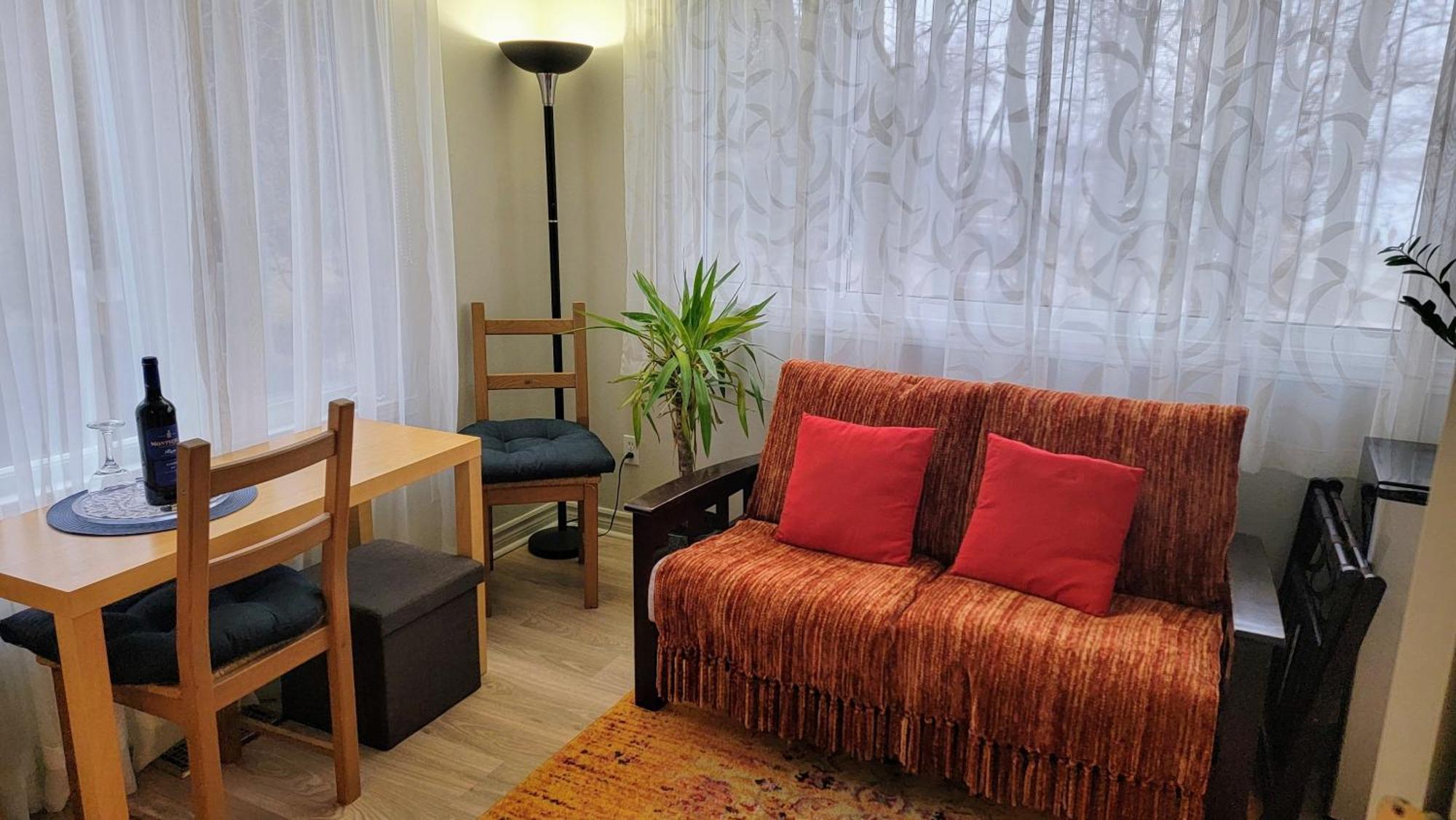 Kokomo Inn Bed And Breakfast Ottawa-Gatineau'S Only Tropical Riverfront B&B On The National Capital Cycling Pathway Route Verte #1 - For Adults Only - Chambre D'Hotes Tropical Aux Berges Des Outaouais Bnb #17542O الغرفة الصورة