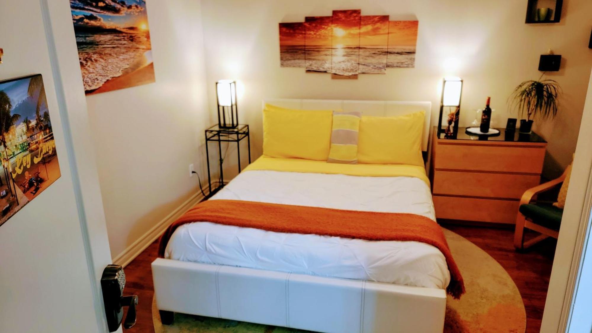 Kokomo Inn Bed And Breakfast Ottawa-Gatineau'S Only Tropical Riverfront B&B On The National Capital Cycling Pathway Route Verte #1 - For Adults Only - Chambre D'Hotes Tropical Aux Berges Des Outaouais Bnb #17542O الغرفة الصورة