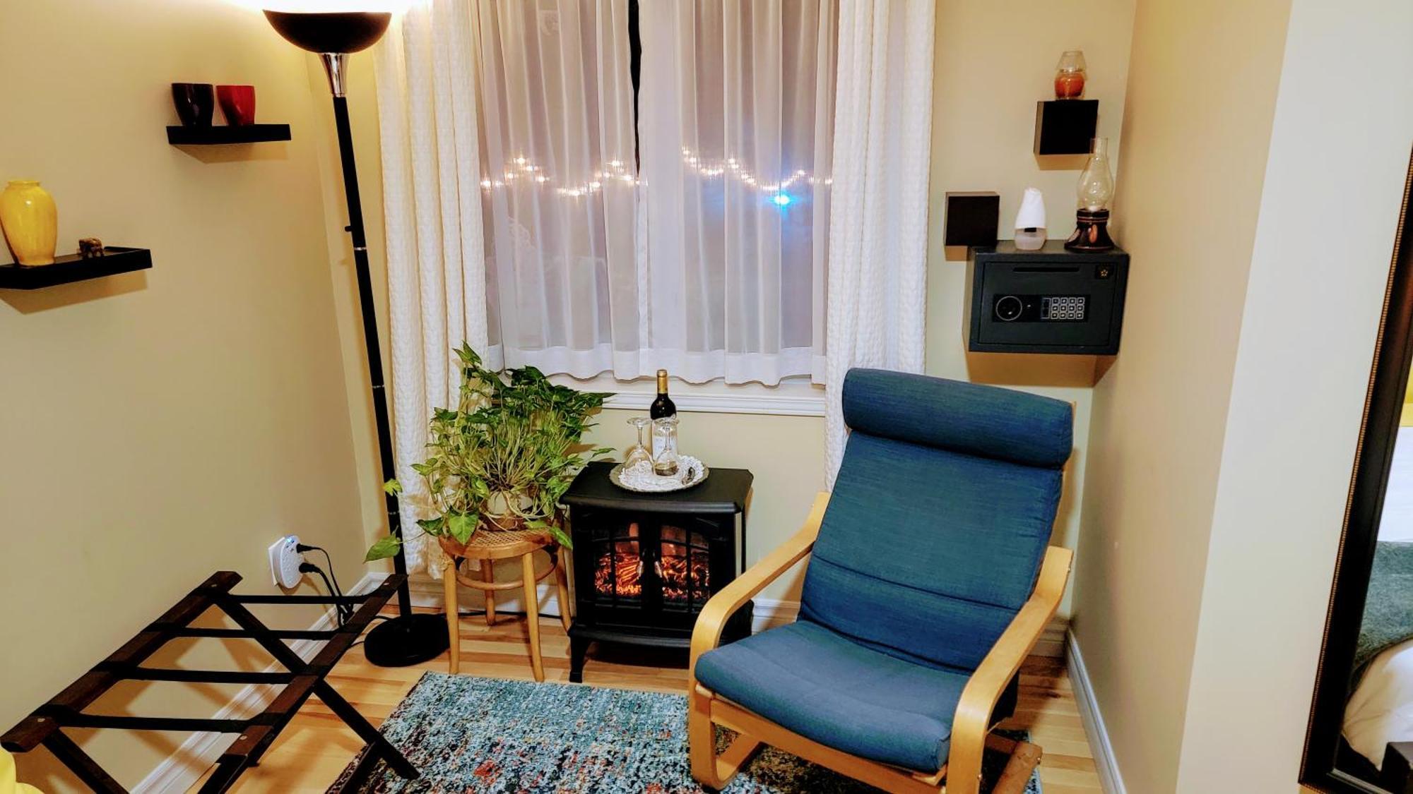 Kokomo Inn Bed And Breakfast Ottawa-Gatineau'S Only Tropical Riverfront B&B On The National Capital Cycling Pathway Route Verte #1 - For Adults Only - Chambre D'Hotes Tropical Aux Berges Des Outaouais Bnb #17542O الغرفة الصورة