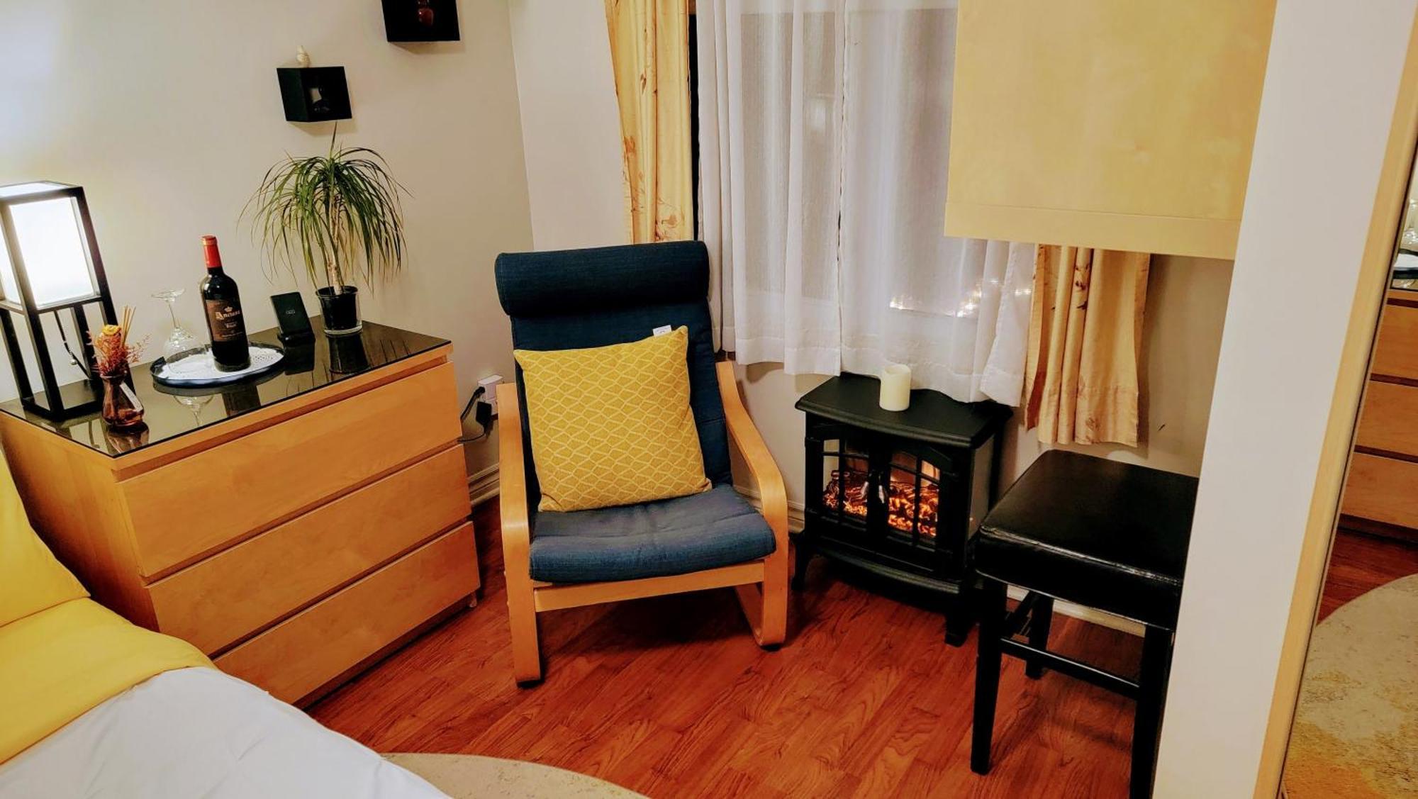 Kokomo Inn Bed And Breakfast Ottawa-Gatineau'S Only Tropical Riverfront B&B On The National Capital Cycling Pathway Route Verte #1 - For Adults Only - Chambre D'Hotes Tropical Aux Berges Des Outaouais Bnb #17542O الغرفة الصورة